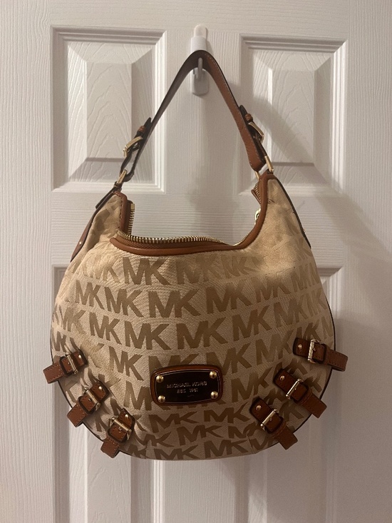 Michael Kors Handbags - Michaels Hobo Purse with gold hardware